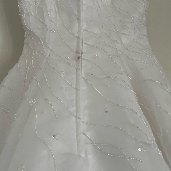 Sale‼️ White beaded wedding dress with veil and  tiara - Picture 7 of 14